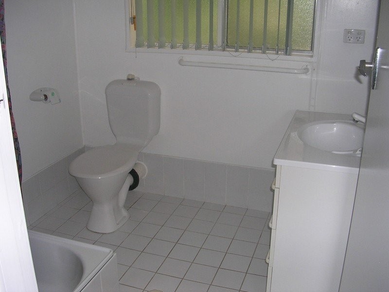 10 Guyagal Street, Bateau Bay NSW 2261