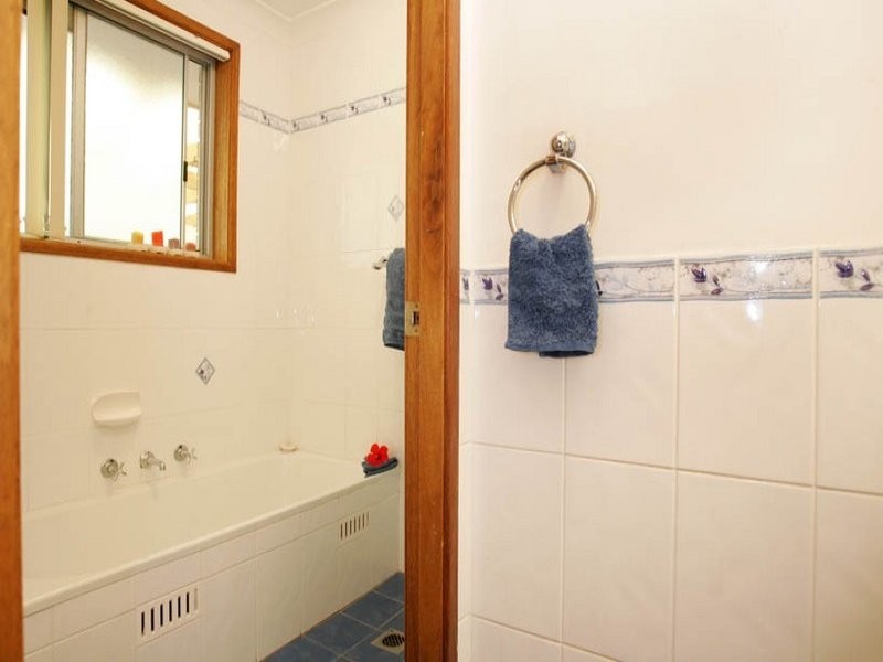 73 Premier Way, Bateau Bay NSW 2261