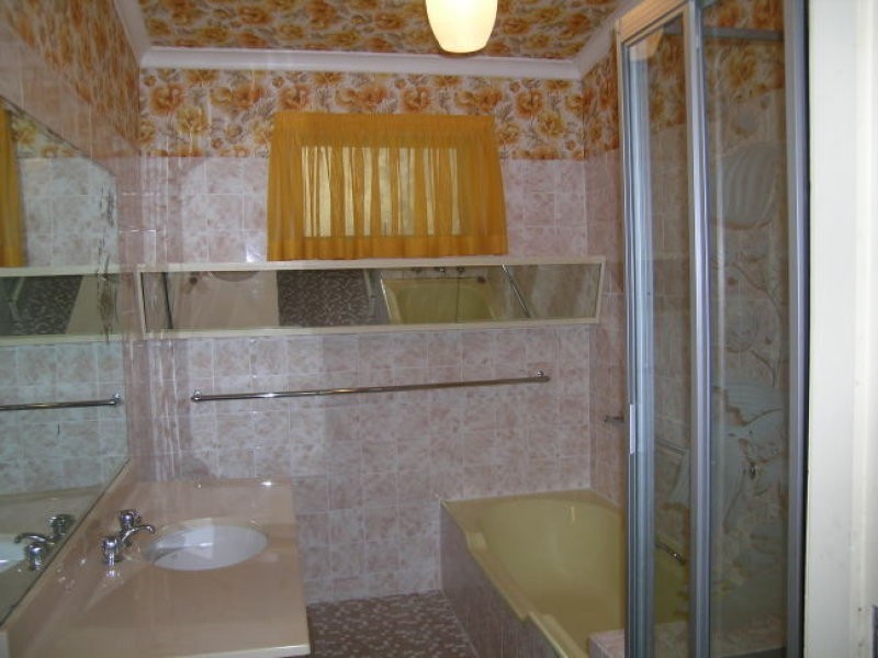 9 Keats Avenue, Bateau Bay NSW 2261