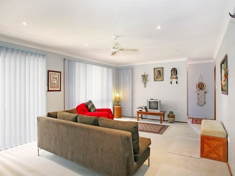 149 Cresthaven Avenue, Bateau Bay NSW 2261