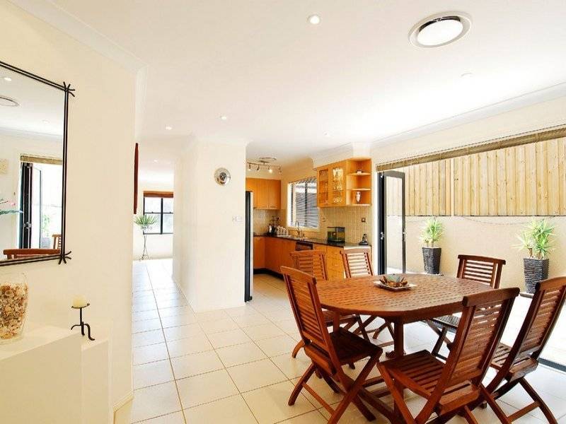 2 Mangalore Drive, Winston Hills NSW 2153