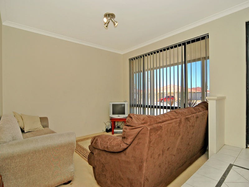 42 Lombardy Crescent, Caversham WA 6055