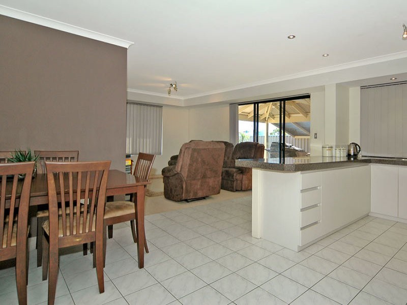 42 Lombardy Crescent, Caversham WA 6055