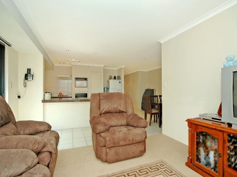 42 Lombardy Crescent, Caversham WA 6055