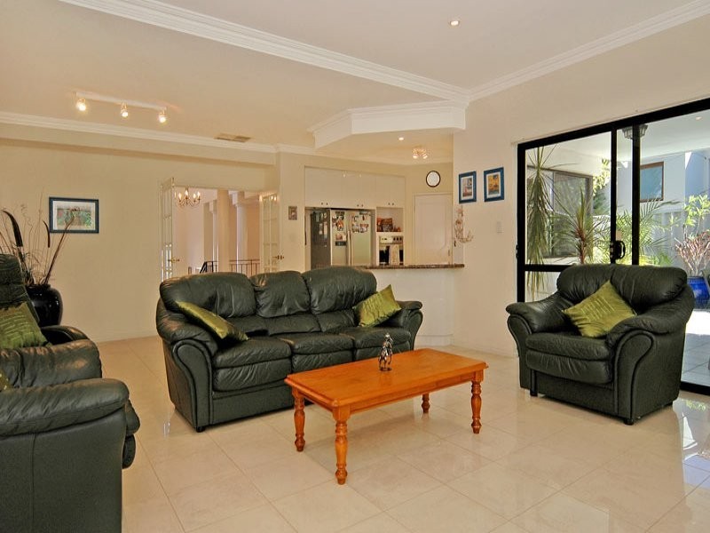 10 Cossington Court, Dianella WA 6059