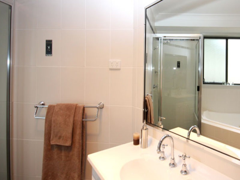 5 Vostok Cove, Cameron Park NSW 2285