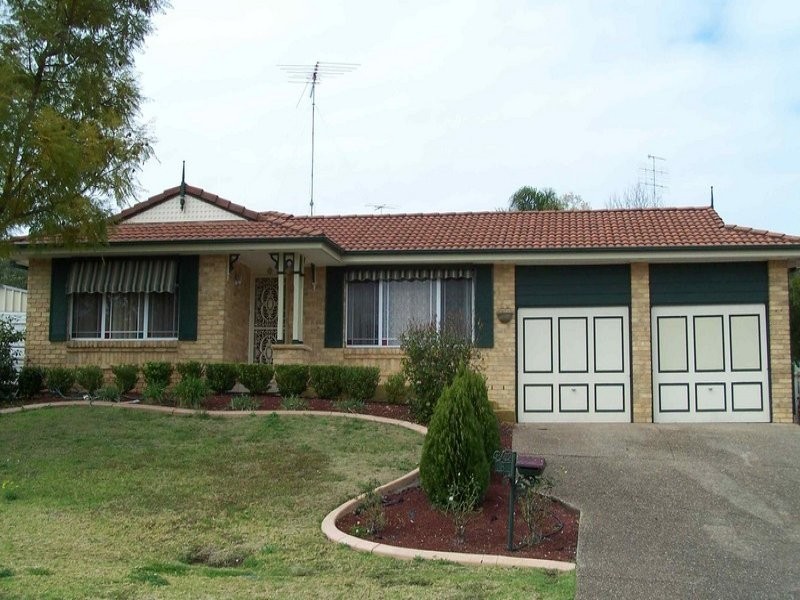 8 Allison Drive, Glenmore Park NSW 2745