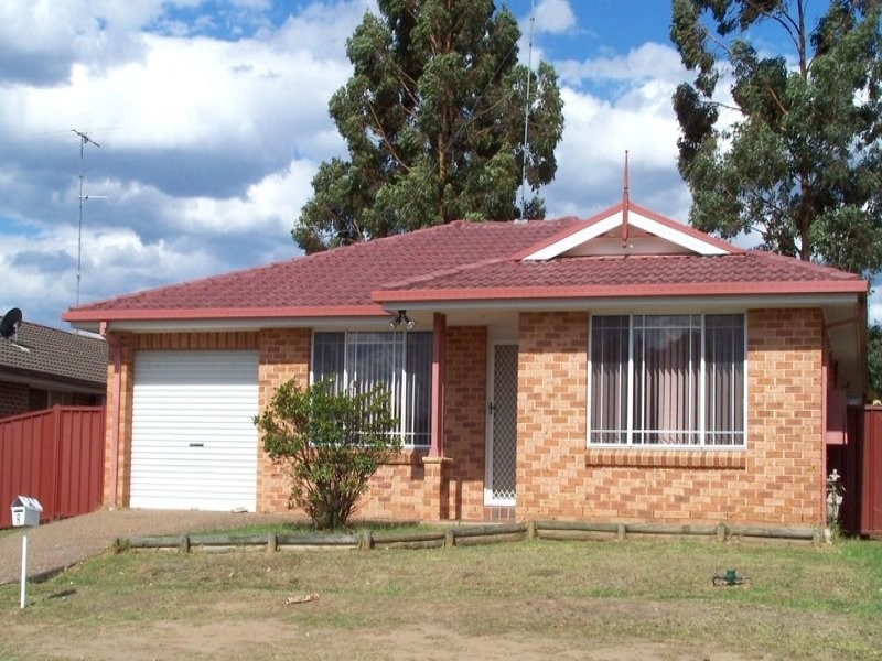 8 William Howell Drive, Glenmore Park NSW 2745