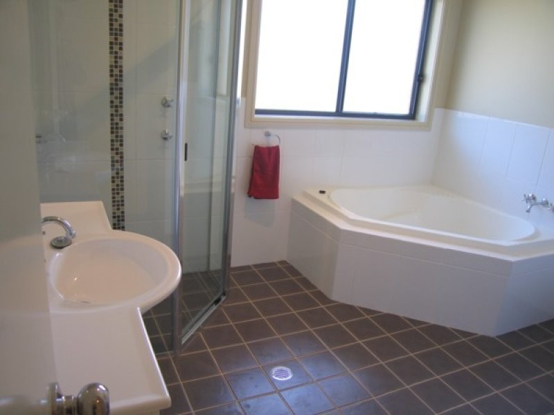 12 Janus Close, Cameron Park NSW 2285