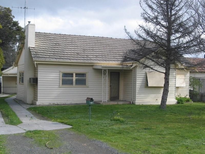 4 School St, California Gully VIC 3556