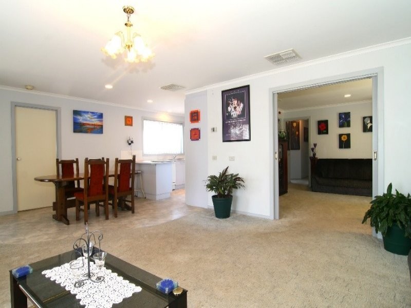 6 Pauline Crt, Kangaroo Flat VIC 3555