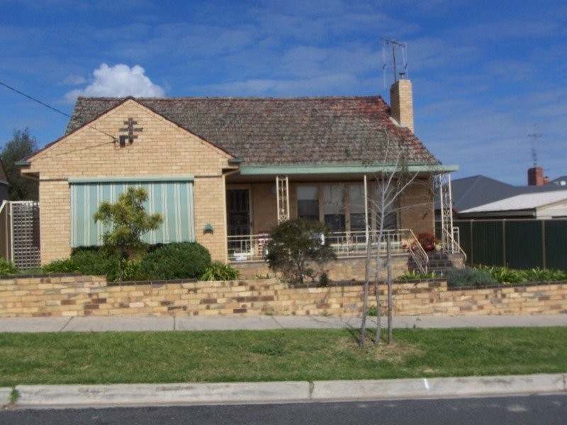 32 Hammer Street, Flora Hill VIC 3550