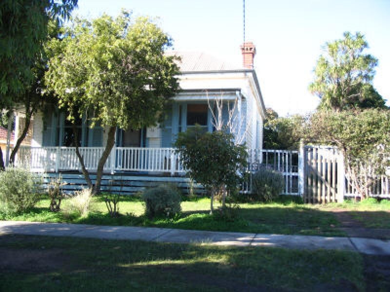 17 Graham Street, Quarry Hill VIC 3550