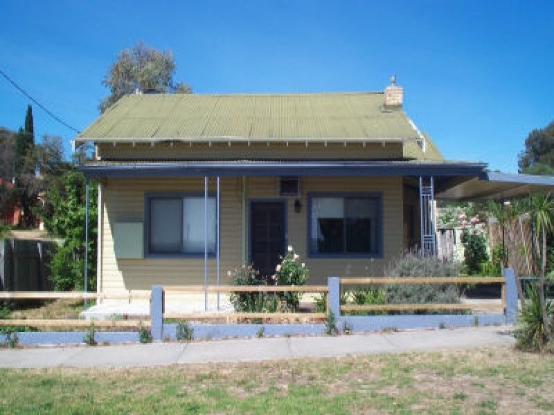 40 Peel Street, Quarry Hill VIC 3550