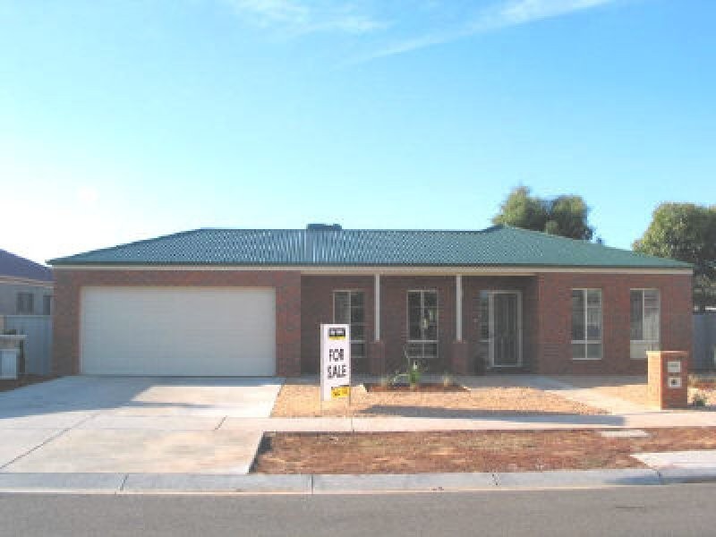 4 Cassandra Crescent, Epsom VIC 3551