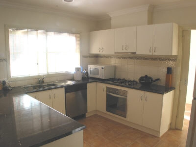 4 Cassandra Crescent, Epsom VIC 3551