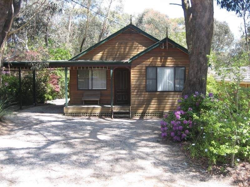 16 St Andrews Avenue, Blackheath NSW 2785