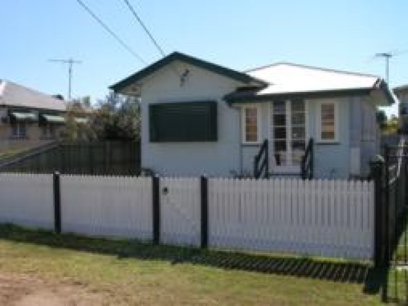 20 Eleventh Avenue, Brighton QLD 4017