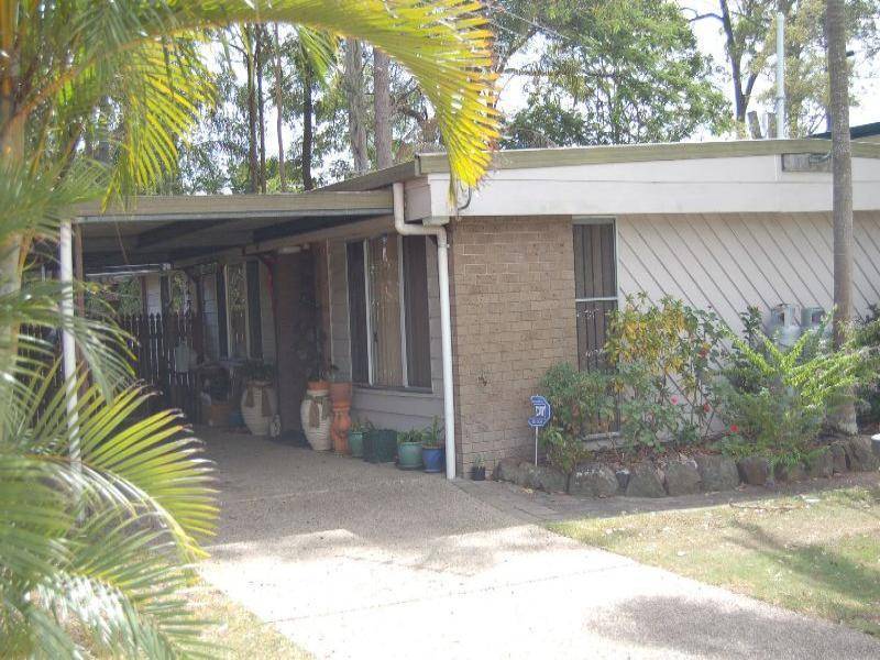 8 Green Road, Regents Park QLD 4118