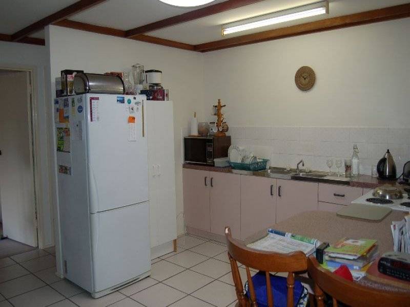 8 Green Road, Regents Park QLD 4118