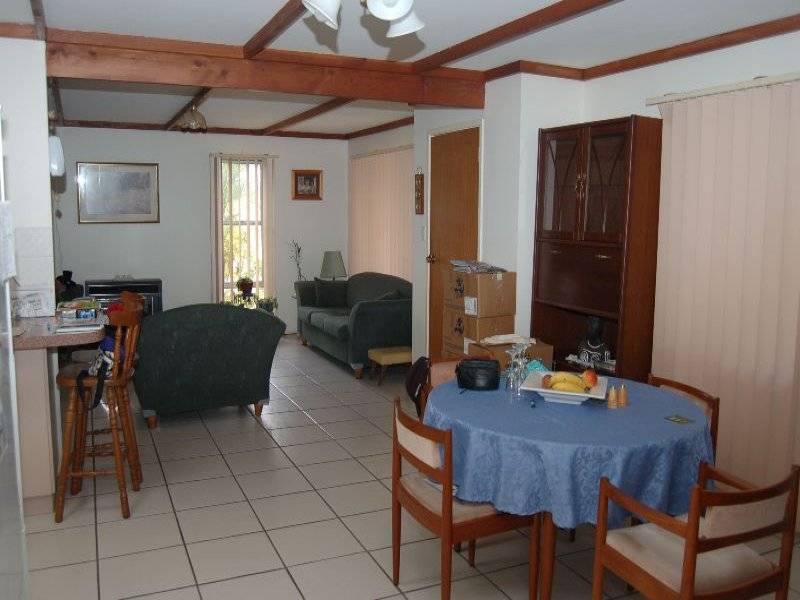 8 Green Road, Regents Park QLD 4118