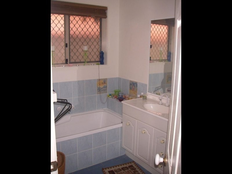 122 Lamberth Road, Regents Park QLD 4118