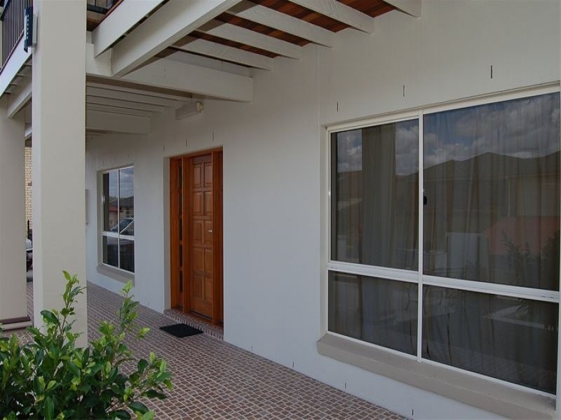 16 Cornell Close, Regents Park QLD 4118