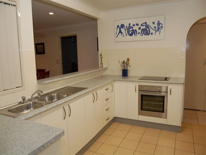 6 Topham Court, Hillcrest QLD 4118