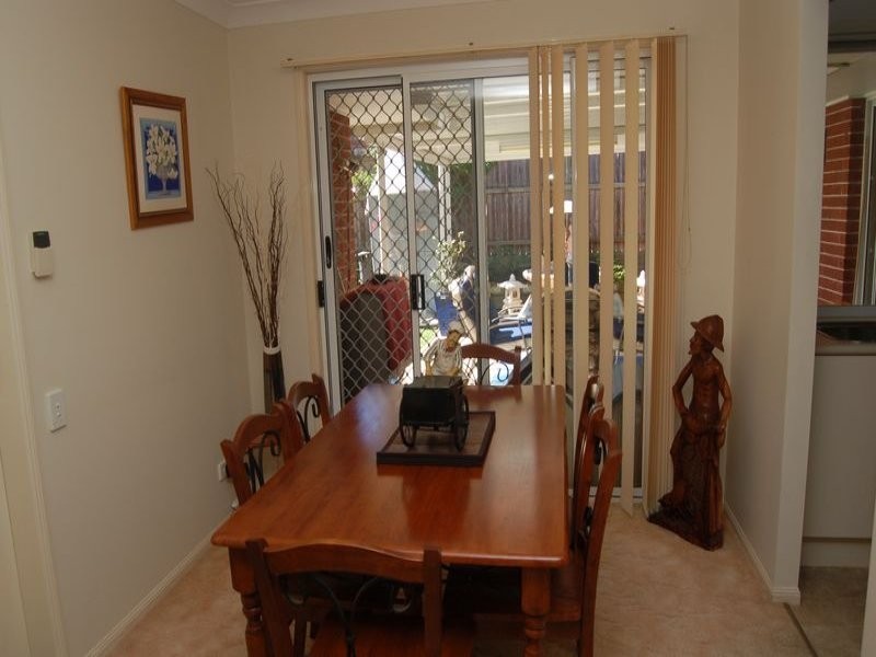 21 Regal Drive, Regents Park QLD 4118