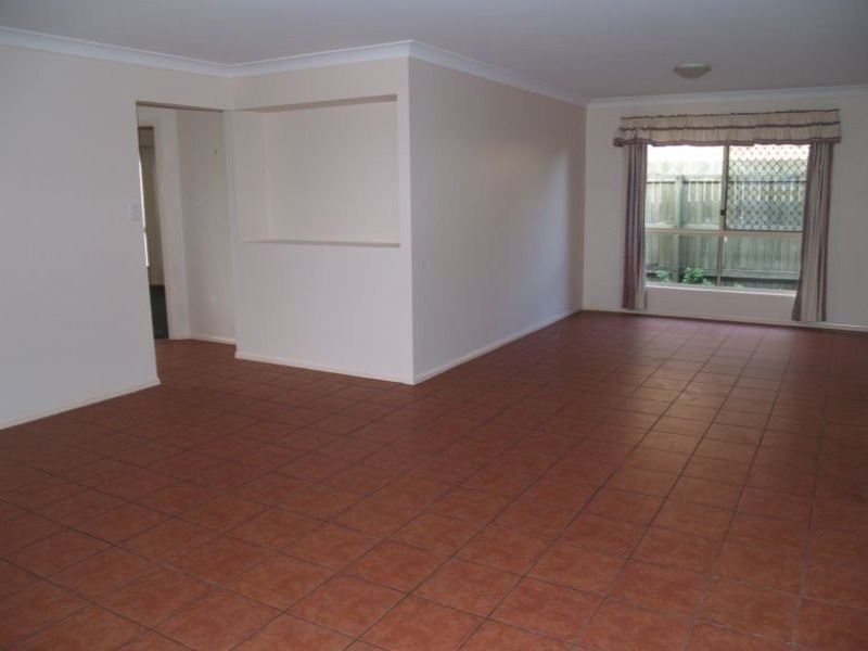 3 Wisteria Drive, Regents Park QLD 4118