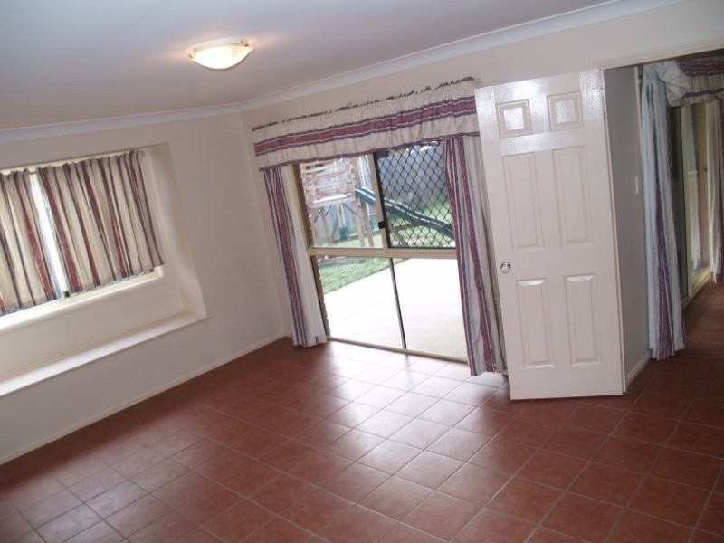 3 Wisteria Drive, Regents Park QLD 4118