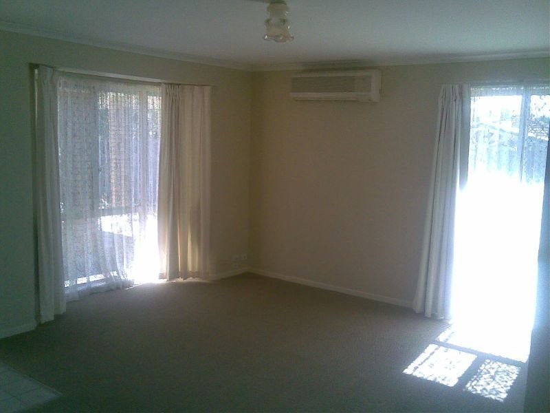 4 Fernhaven Court, Regents Park QLD 4118