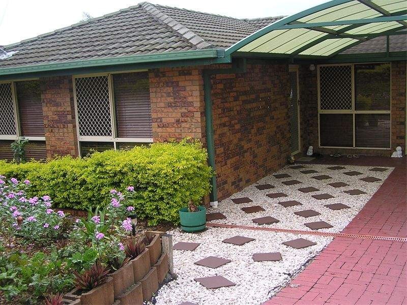 77 Middle Road, Hillcrest QLD 4118