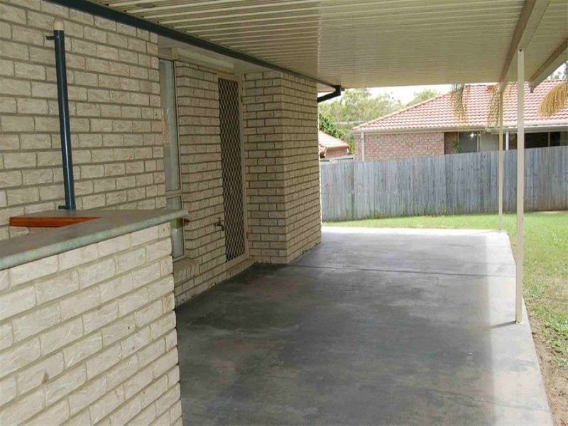 8 Sonorous Close, Regents Park QLD 4118