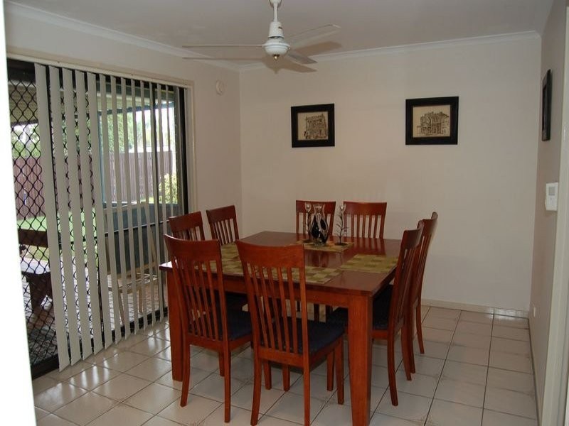 6 Topham Court, Hillcrest QLD 4118