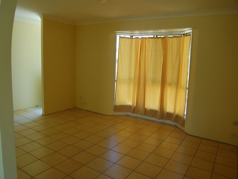 196 Emerald Drive, Regents Park QLD 4118