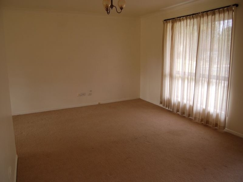 16 Cresthill Avenue, Regents Park QLD 4118
