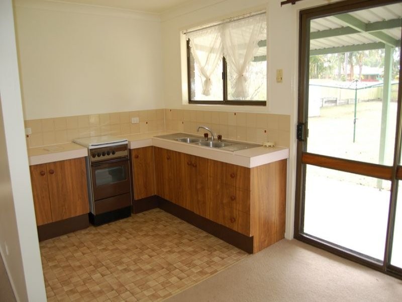 16 Cresthill Avenue, Regents Park QLD 4118