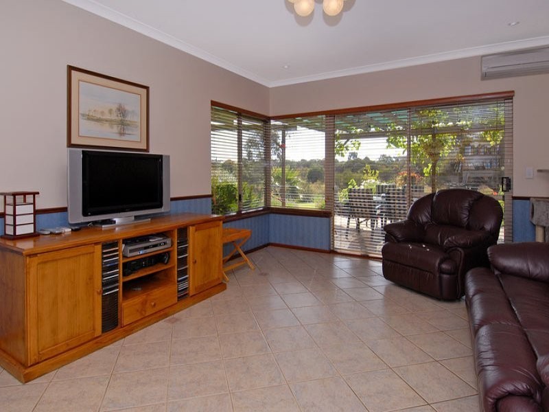 115 Via Vista Drive, Mariginiup WA 6065