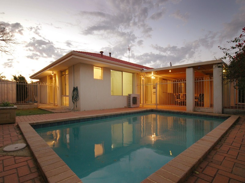 7  Nairana Place, Currambine WA 6028