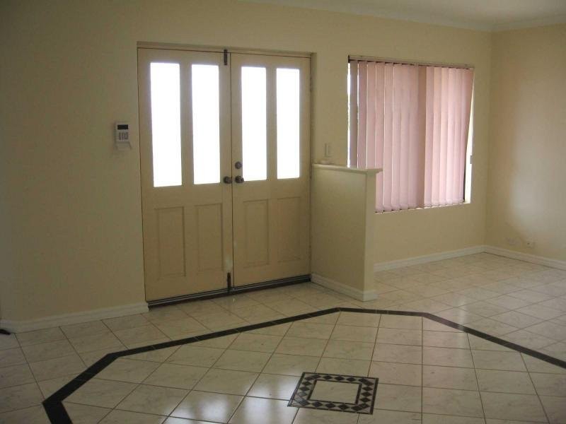 25 Carisbrooke Loop, Hocking WA 6065