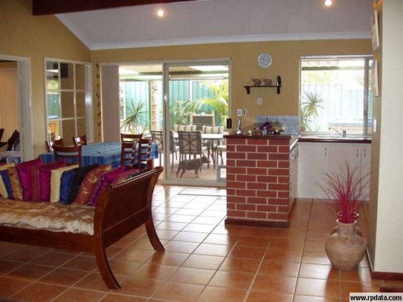 3 Crosshill Green, Kinross WA 6028