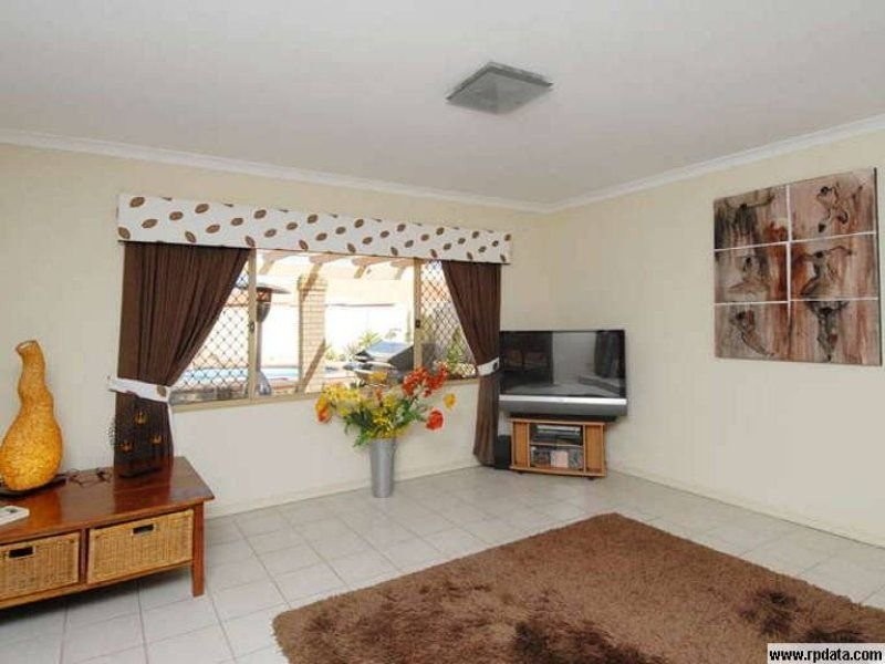 8 Manhattan Avenue, Iluka WA 6028