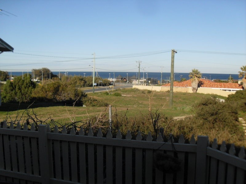 2/4  Burt Street, Quinns Rocks WA 6030