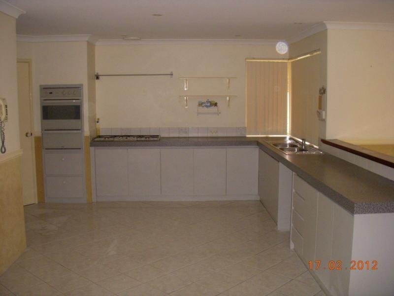 12 Fairway Circle, Connolly WA 6027