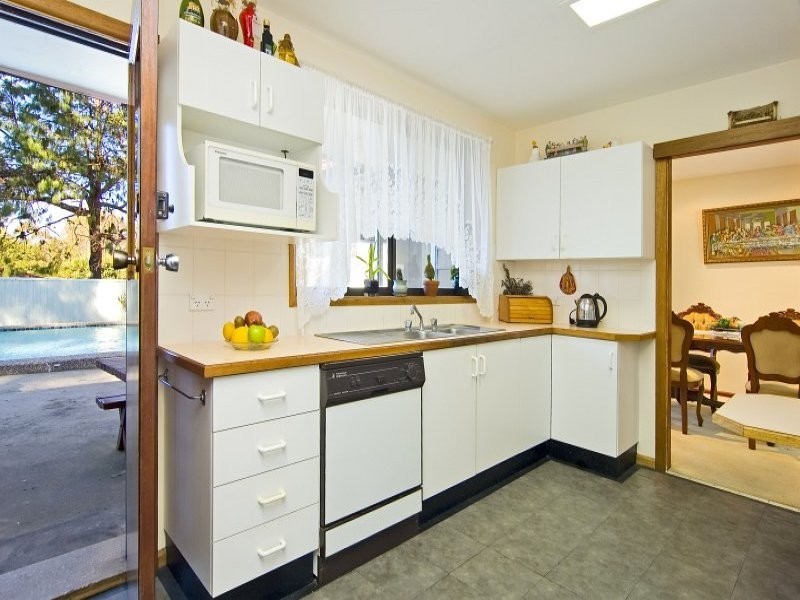 32 Altona Avenue, Forestville NSW 2087