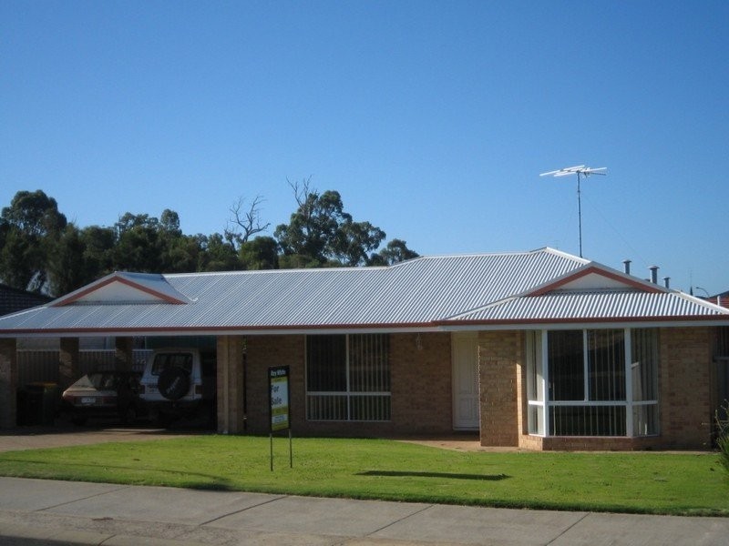 30 Somerville Drive, College Grove WA 6230