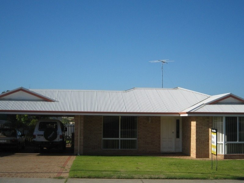 30 Somerville Drive, College Grove WA 6230