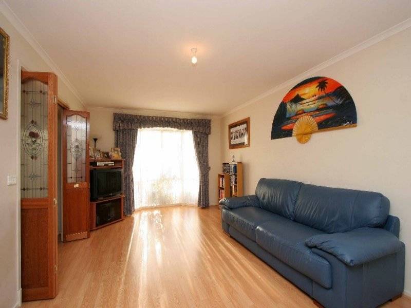 42 Frensham Rd, Watsonia VIC 3087