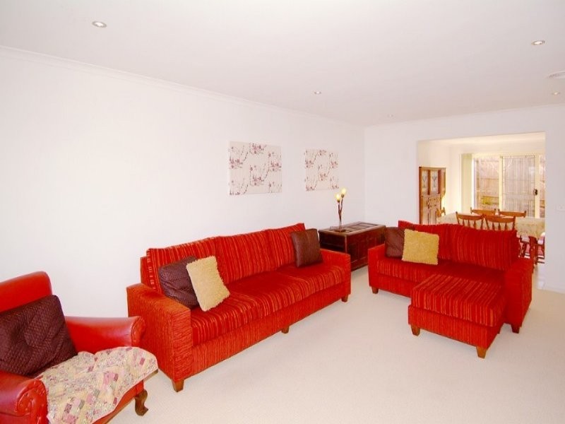 8 Chappell Dr, Watsonia VIC 3087